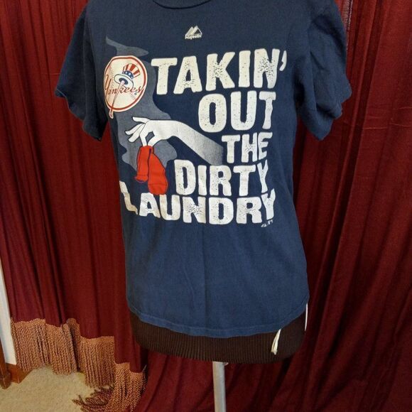 Majestic Yankees Men's Med Short Sleeve Taking out the Dirty Laundry t-shirt  - Picture 1 of 4